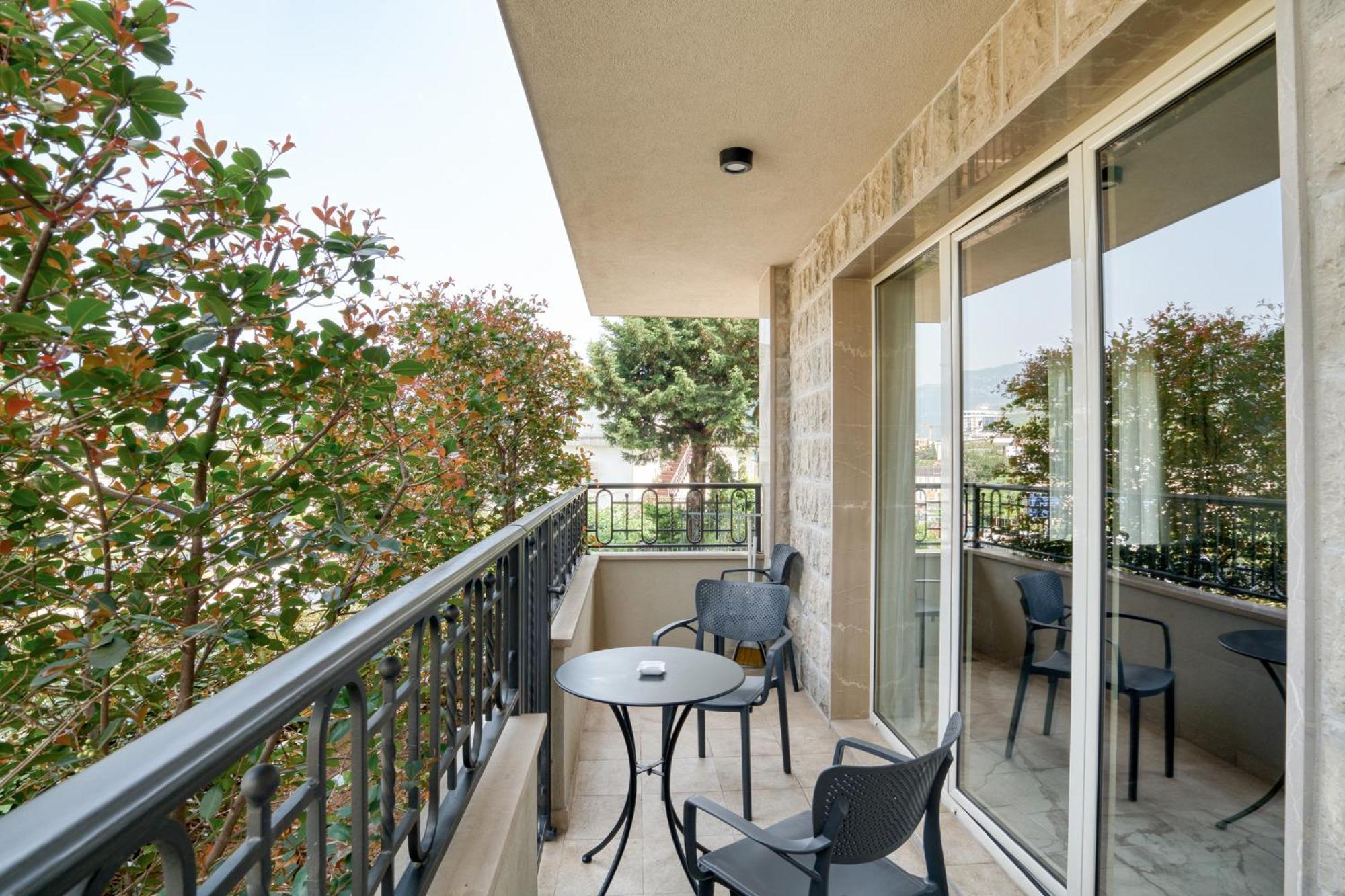 Ap Royal Oak - 2 Bedroom Apartment In Budva Dış mekan fotoğraf