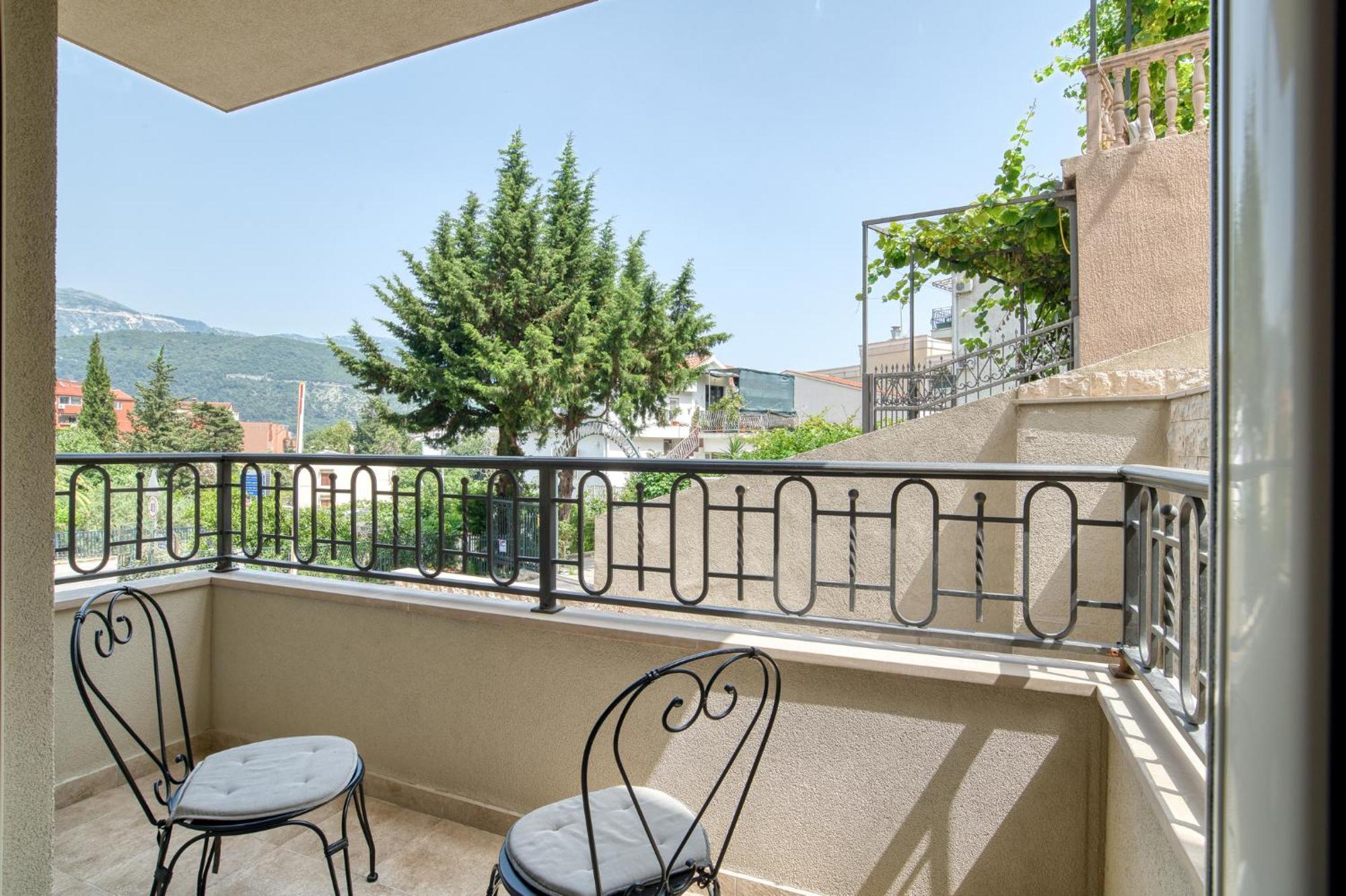Ap Royal Oak - 2 Bedroom Apartment In Budva Dış mekan fotoğraf